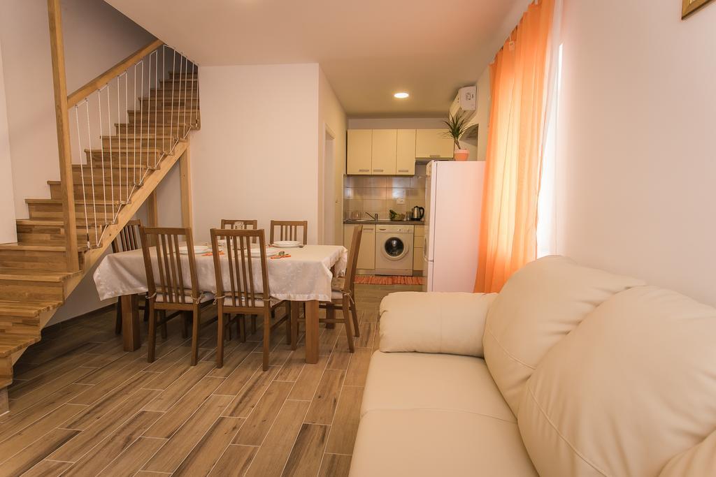 Apartments Marin Trogir Bagian luar foto
