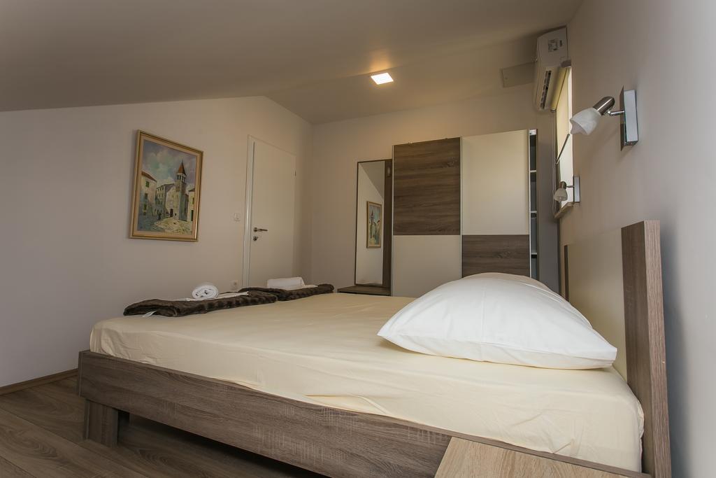 Apartments Marin Trogir Bagian luar foto
