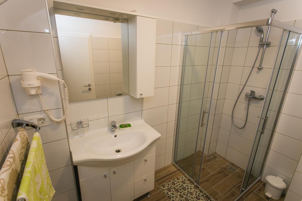 Apartments Marin Trogir Bagian luar foto