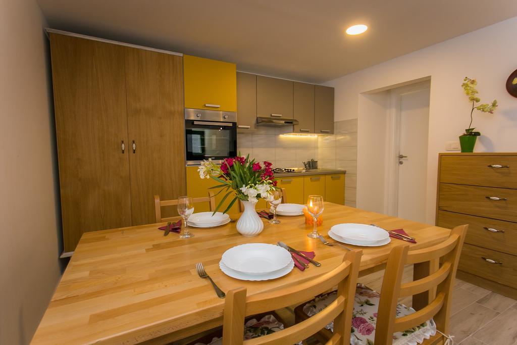 Apartments Marin Trogir Bagian luar foto